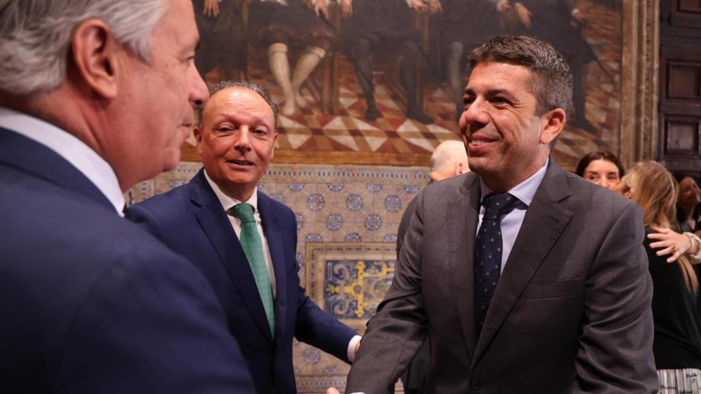 Salvador Navarro (CEV) junto a Carlos Mazón. EE