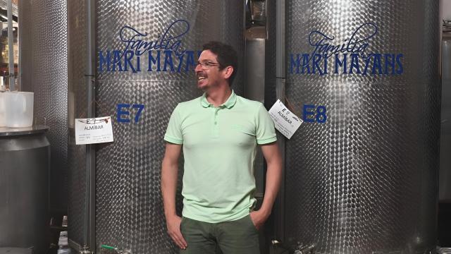 Carlos Marí Mayans en la destilería 'Hierbas Ibicencas Familia Marí Mayans'.