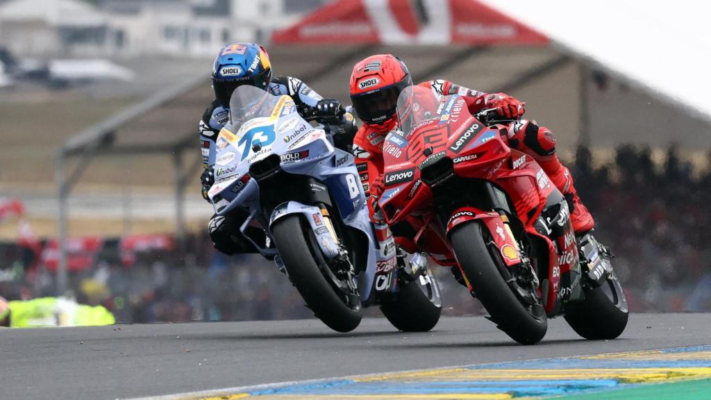 Los hermanos Márquez durante el GP de Francia.