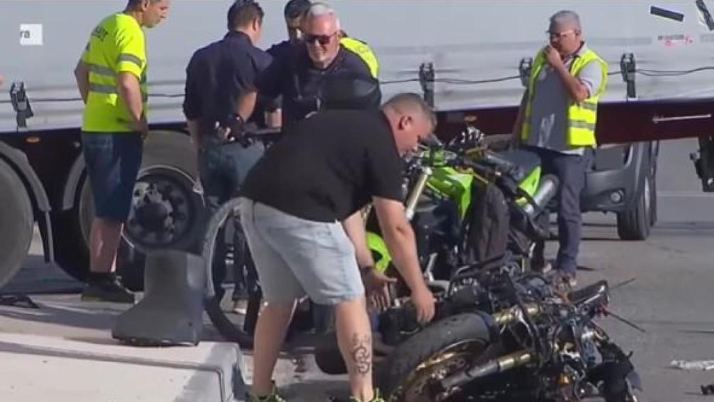 La motocicleta del difunto Andrés López, de 36 años, destinado en la Policía Local de Cartagena.