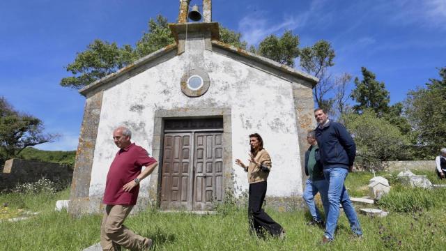 La conselleira de Medio Ambiente y Cambio Climático, Ángeles Vázquez, y el conselleiro de Cultura, Lingua e Xuventude, José López Campos, visitan la Illa de Ons