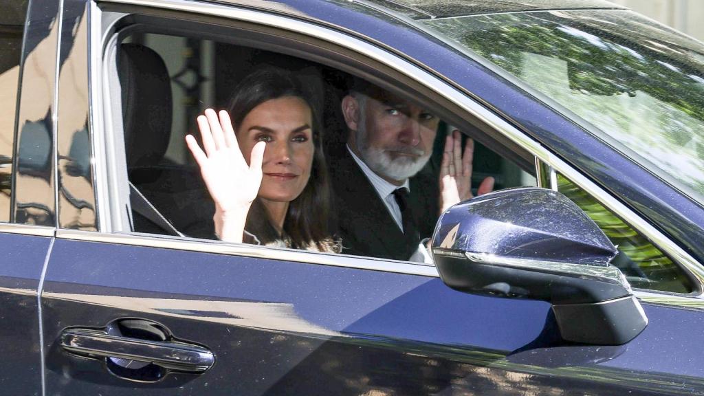 Felipe VI y Letizia, llegando a la misa, este jueves.