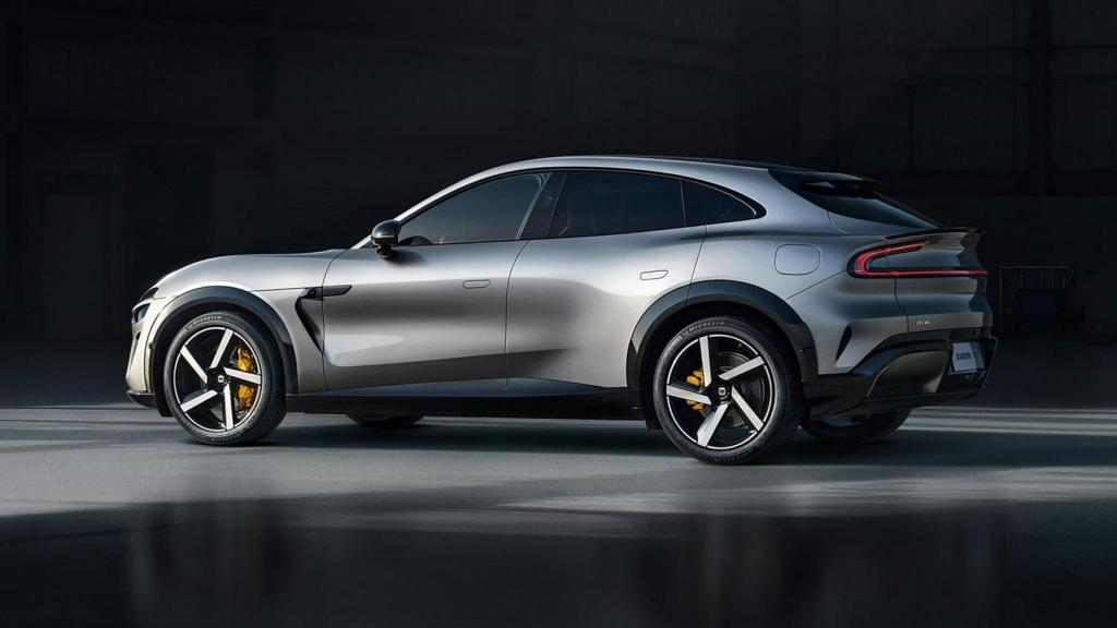 Xiaomi YU7 en titanio metálico