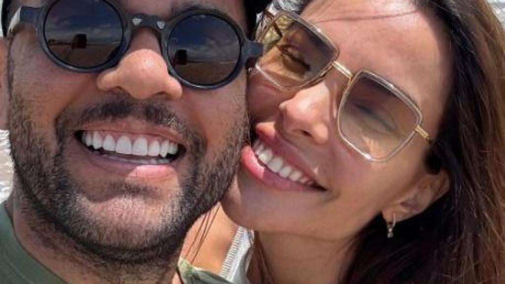 Dani Alves y Joana Sanz