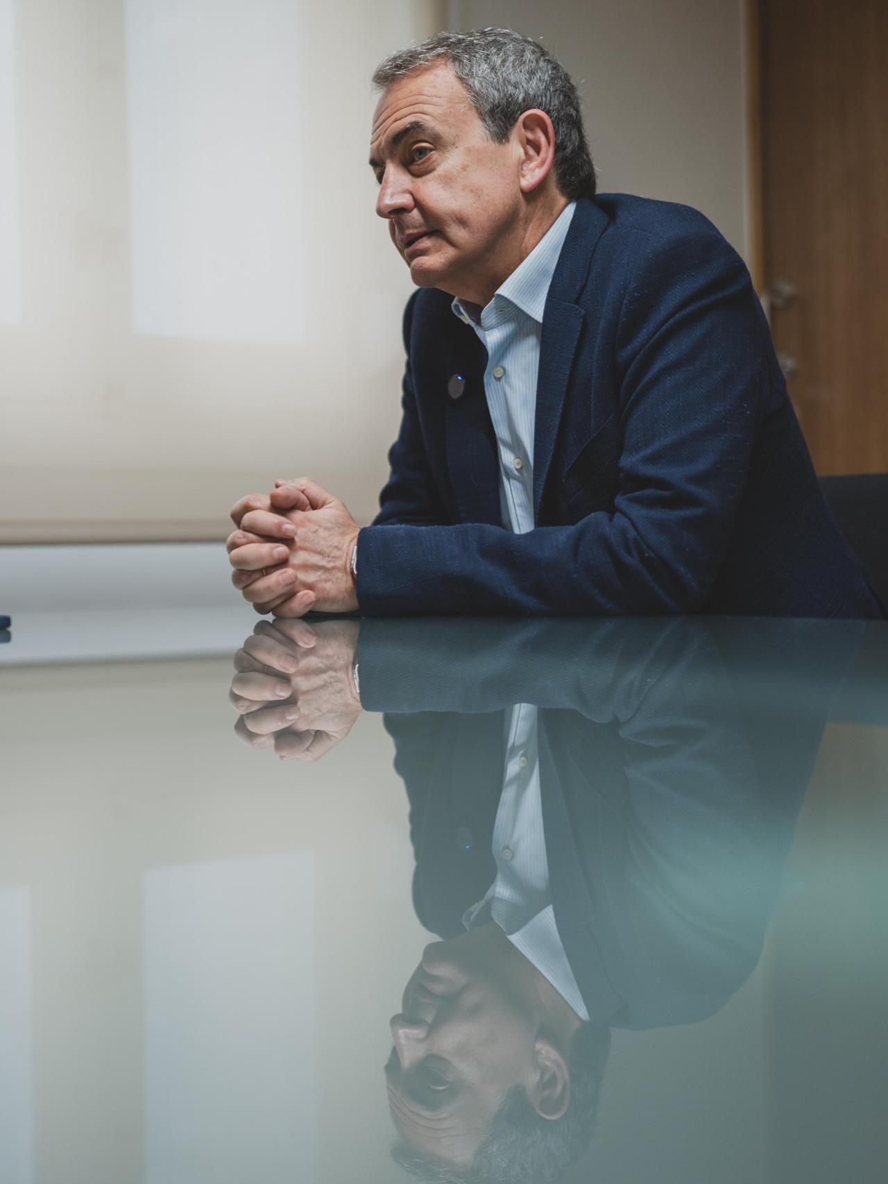 Zapatero encontró la vocación feminista en su madre, Purificación.