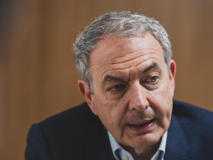 Zapatero cuenta que trató de sobreponerse al machismo de su generación.