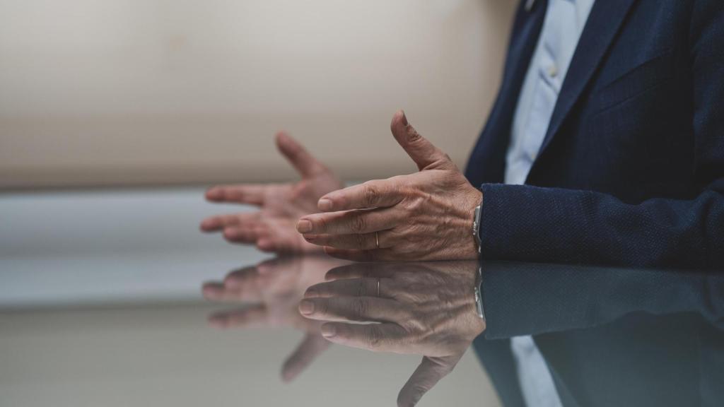 Las manos de Zapatero, quinto presidente del Gobierno de España.