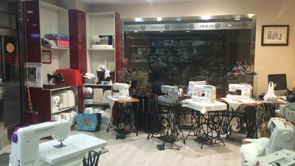 Interior de la tienda de Máquinas de Coser Dioni