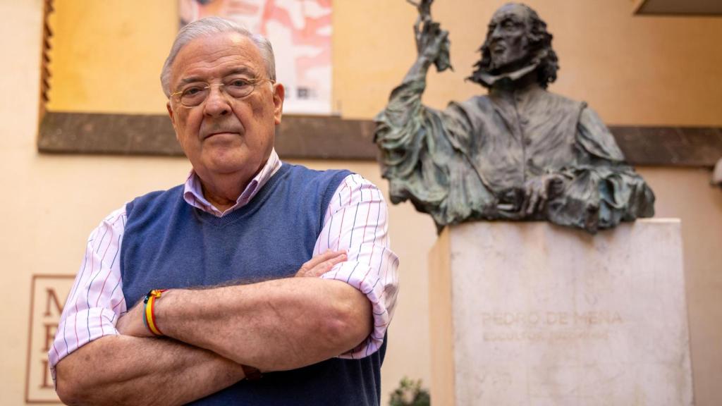 Mariano Vergara, junto al Museo Revello de Toro.