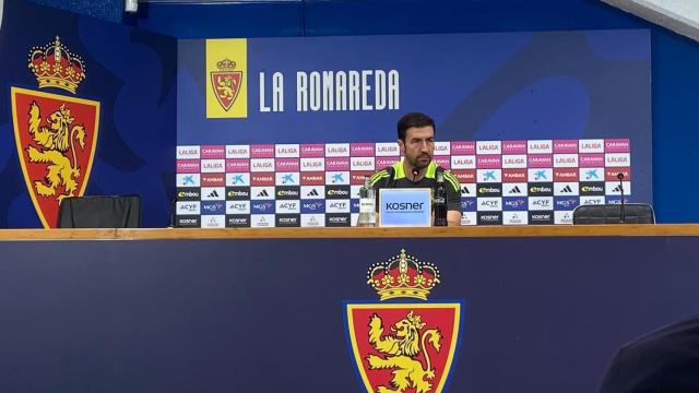 Gabi en sala de prensa.