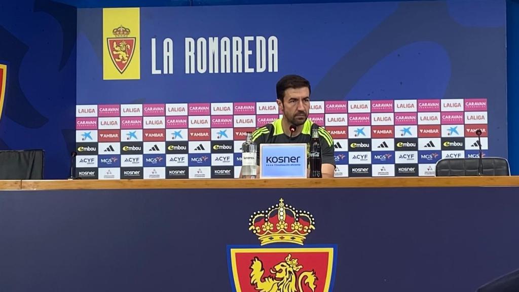 Gabi en sala de prensa.