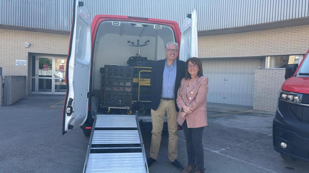 Mario Huerta, director de Ambulancias Maíz, y Rosa Plantagenet-Whyte, gerente del Banco de Sangre y Tejidos de Aragón