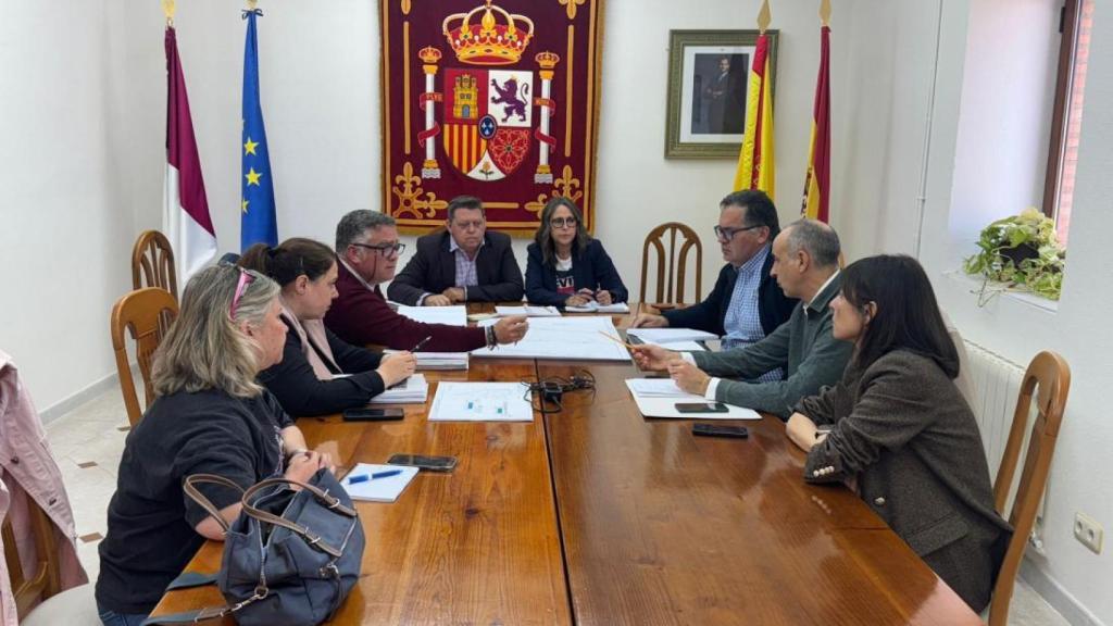 Reunión mantenida en el Ayuntamiento de Cobisa.