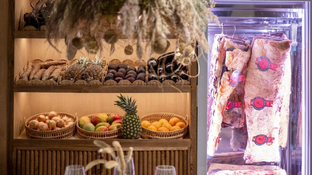 Interior del restaurante Puerta del Mar.