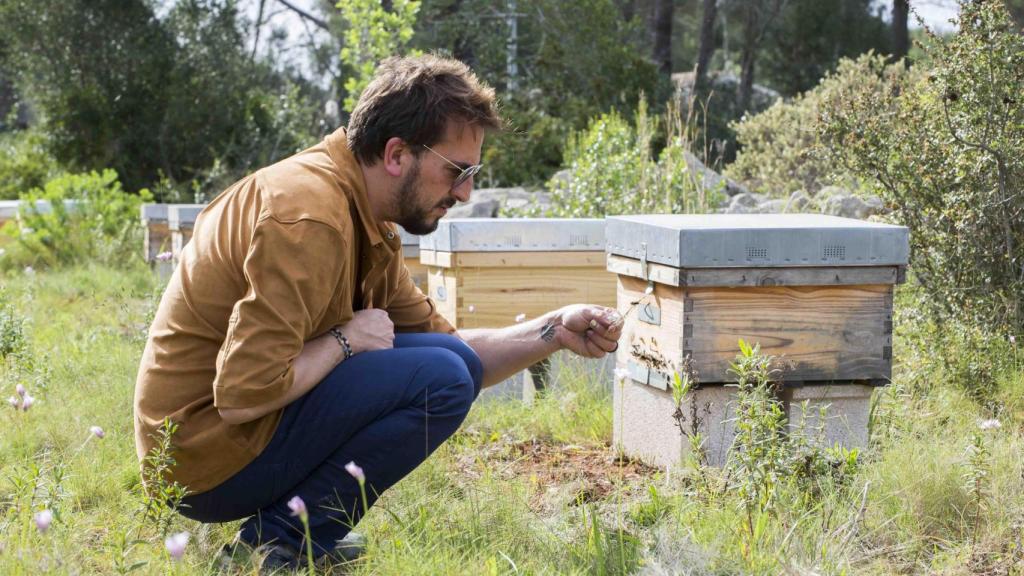 Eduardo Fernández en su finca de El Montgó