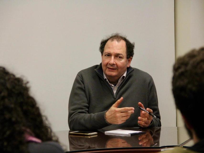 Nadim Shehadi, durante una clase en la Universidad de Tufts.
