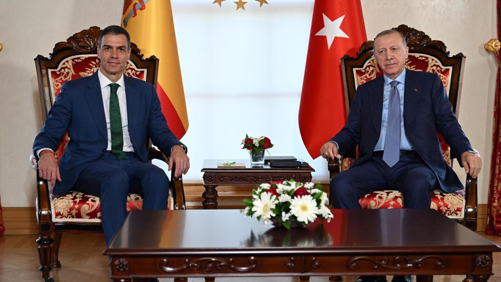 El presidente del Gobierno español, Pedro Sánchez, y su homólogo turco, Recep Tayyip Erdogan.
