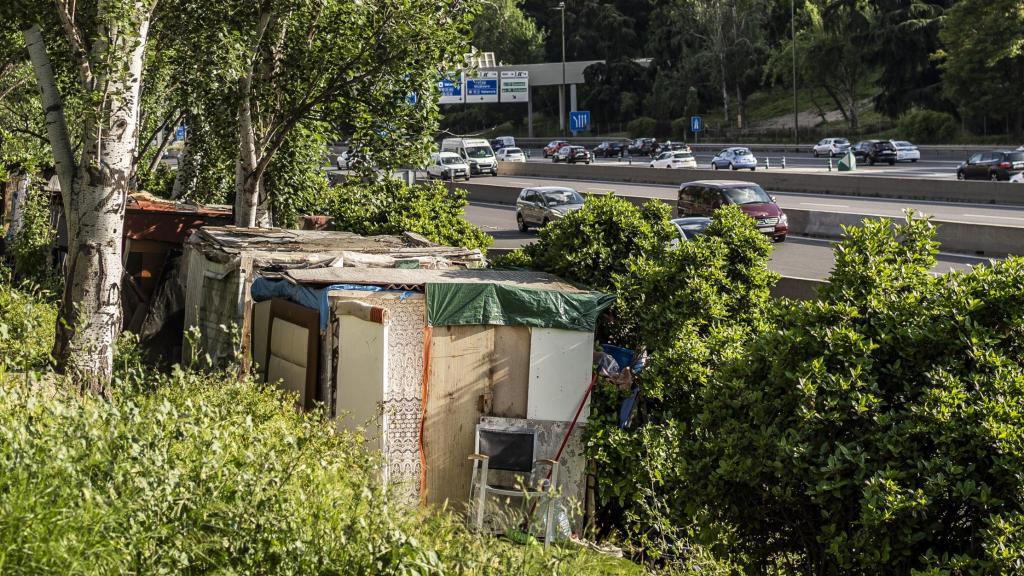 Asentamiento ilegal junto a la M-30, a la altura del Parque Antonio Pirala.