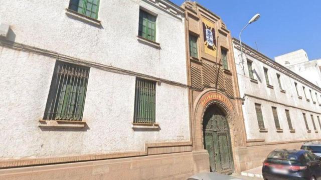 Fachada de la casa-cuartel de la Guardia Civil en Linares (Jaén).