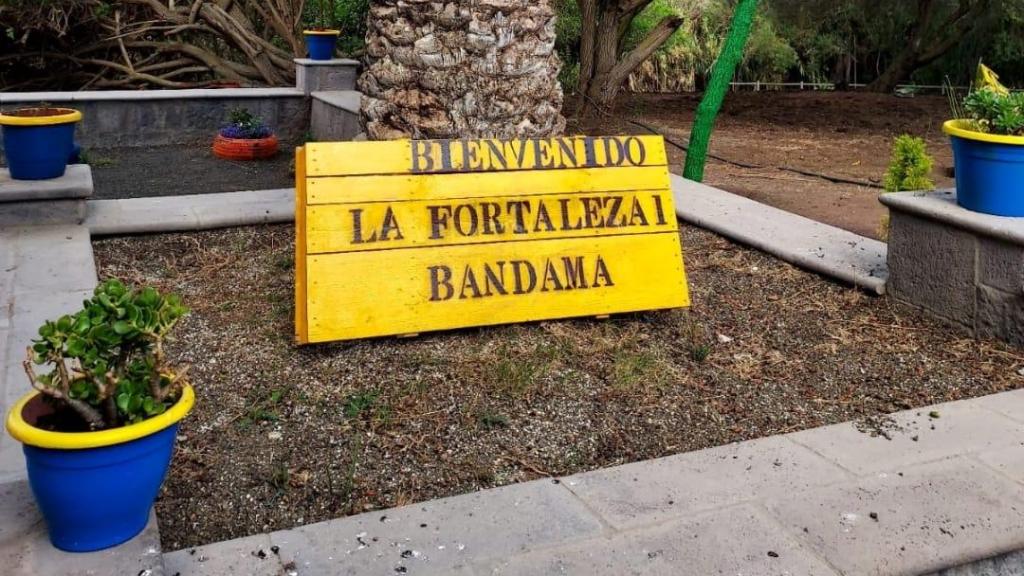 Bienvenido. La Fortaleza I. Bandama, puede leerse en un cartel a la entrada del centro.