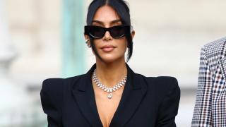 Kim Kardashian sale del juzgado tras testificar en el juicio por el robo de sus joyas el pasado 13 de mayo.