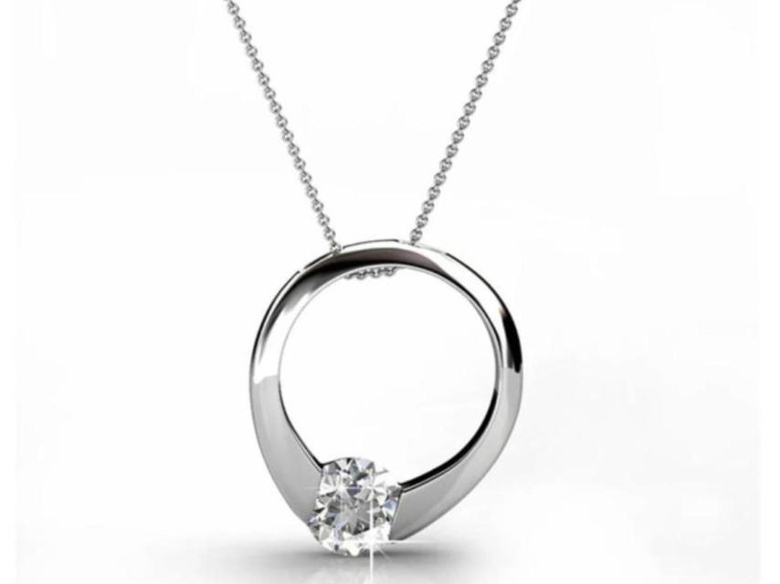 Este collar de Walmart cuenta con decenas de reseñas positivas.