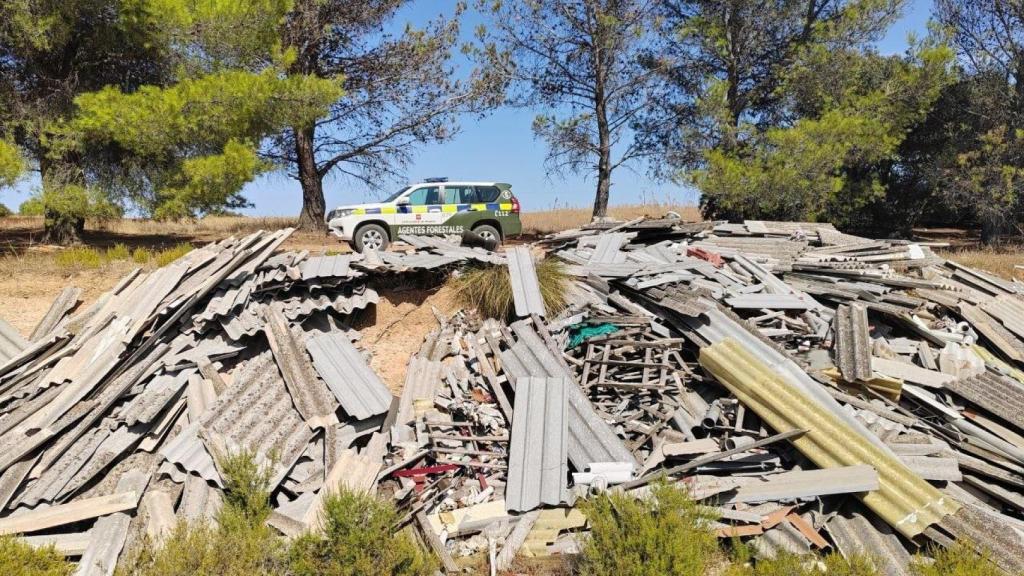 Un vertido ilegal de fibrocemento con amianto en Madrid.