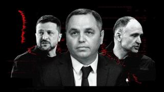 De izquierda a derecha, el presidente de Ucrania, Volodímir Zelenski; el tiroteado, Andréi Portnov; y el subdirector de la Oficina del Presidente de Ucrania, Oleh Tatarov.