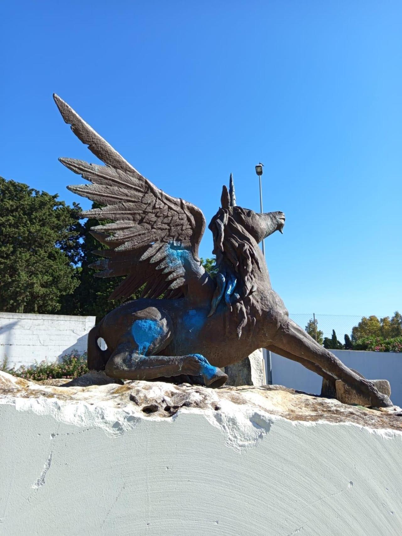 Escultura en honor a Klara, por su pasión por los unicornios.