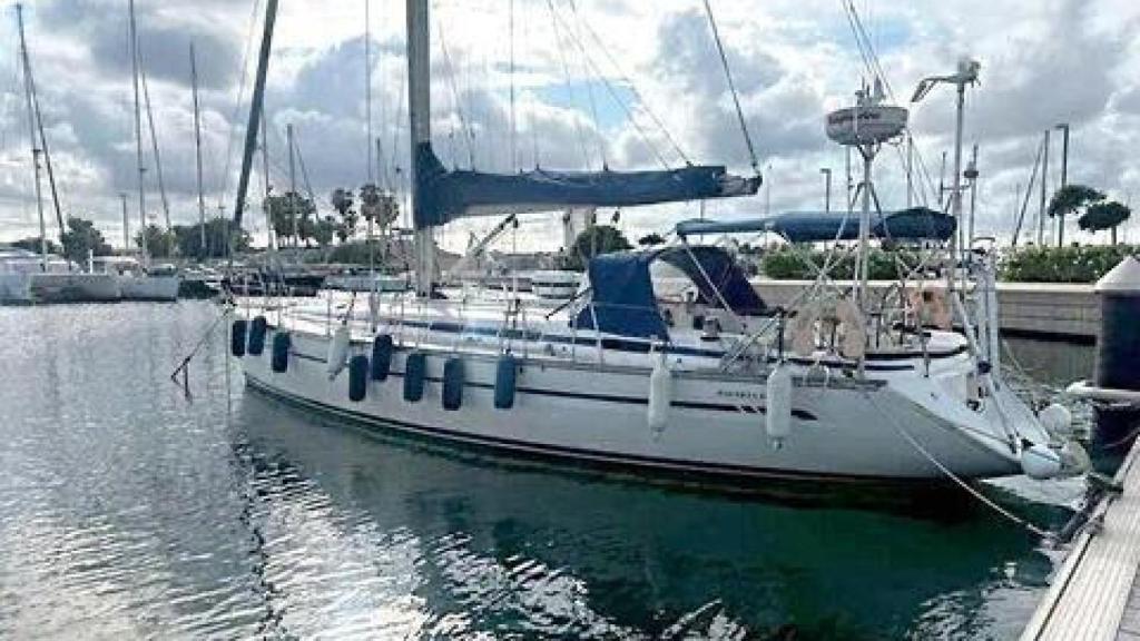 Yates como este Bavaria 44 son usados para transportar a los desertores con recursos u a otros expatriados rusos acaudalados desde Marruecos hasta España.