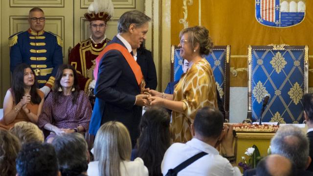 El candidato del PP, Carlos García Carbayo, durante su toma de posesión como alcalde de Salamanca