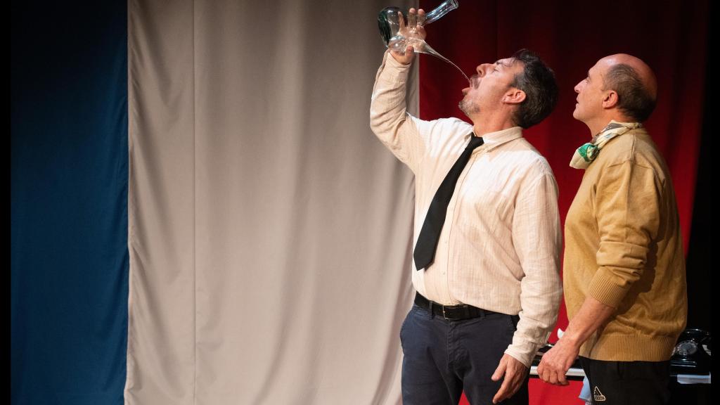 Antonio Molero y Pepe Viyuela en un momento de 'El barbero de Picasso'. Foto: Javier Naval