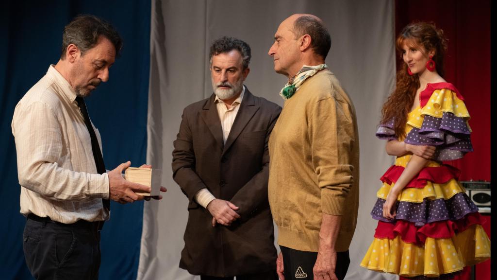 Antonio Molero, José Ramón Iglesias, Pepe Viyuela y Mar Calvo en 'El barbero de Picasso'. Foto: Javier Naval