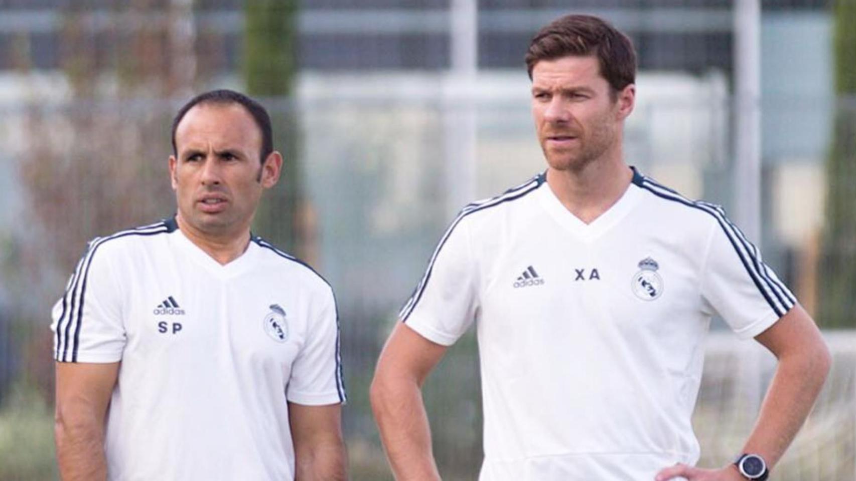 Xabi Alonso con su segundo, Sebas Parrilla, en su etapa en la cantera del Real Madrid