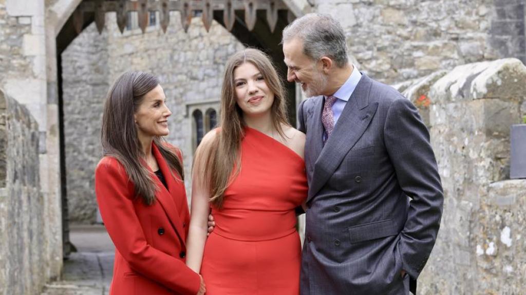 La infanta Sofía se ha graduado en Gales arropada por sus padres, los Reyes Felipe y Letizia.