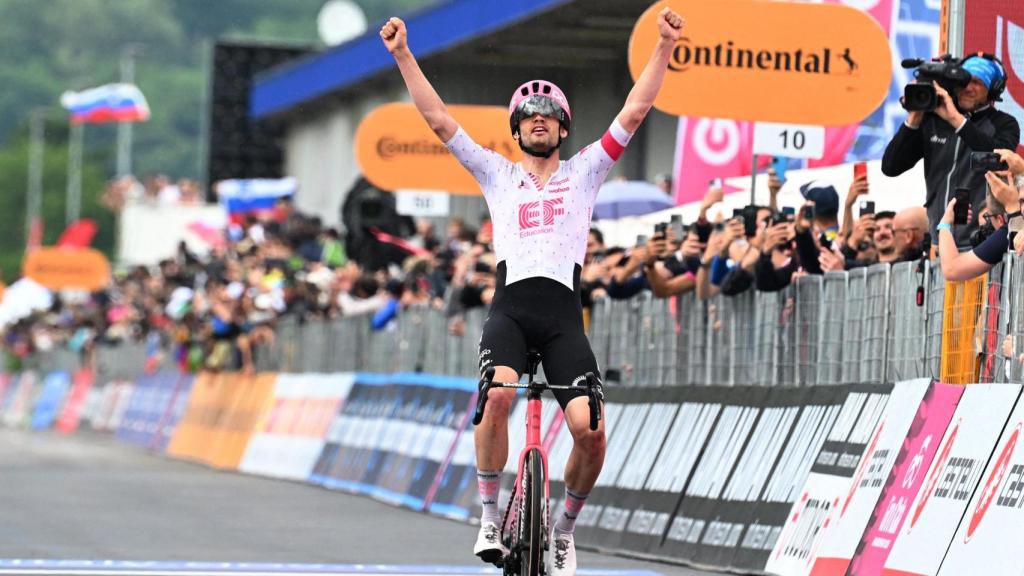 Asgreen celebra la victoria en el Giro de Italia.