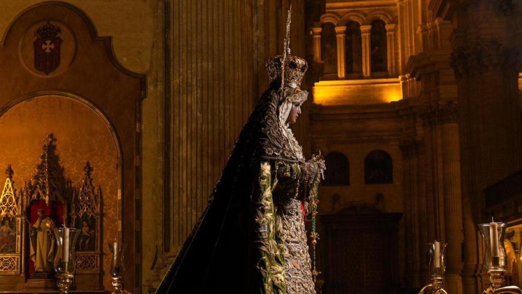 La Virgen de la Esperanza, dentro de la Catedral de Málaga.