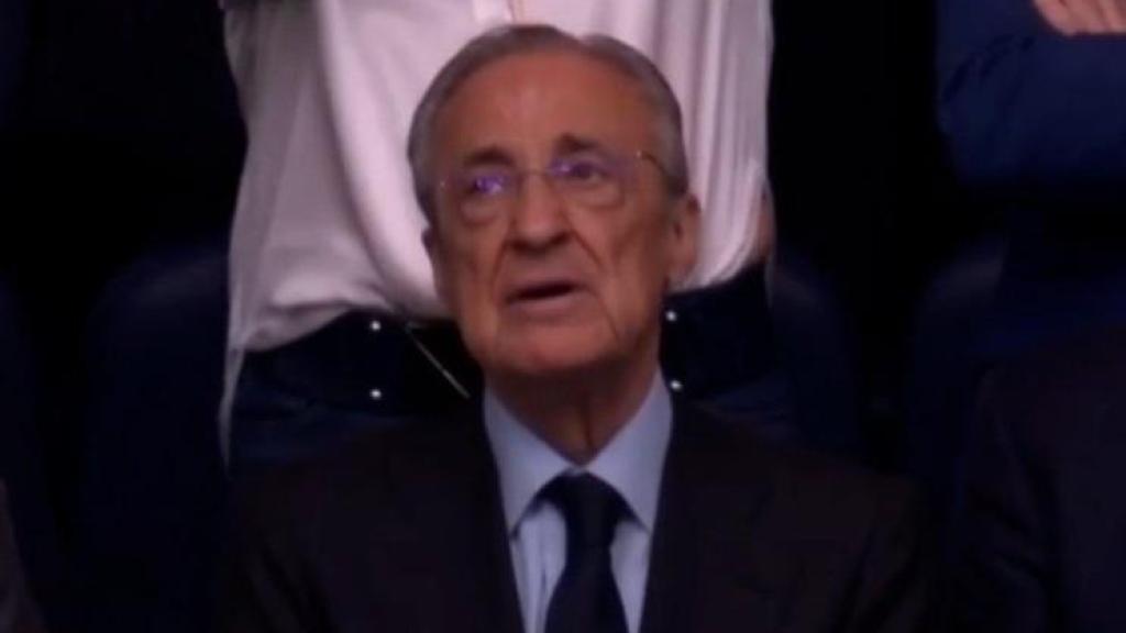 Florentino Pérez, emocionado en el palco del Santiago Bernabéu.