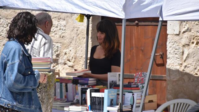 Inauguración de la II Feria del Libro Villa de Portillo, con el pregón del escritor Eugenio Fuentes