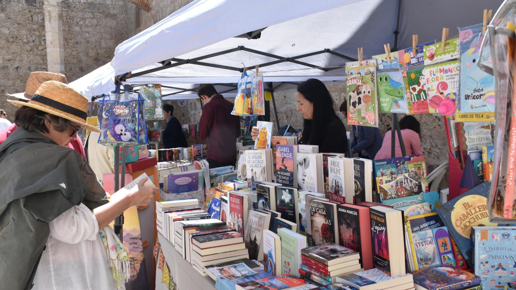 La inauguración de la II Feria del Libro Villa de Portillo, en imágenes