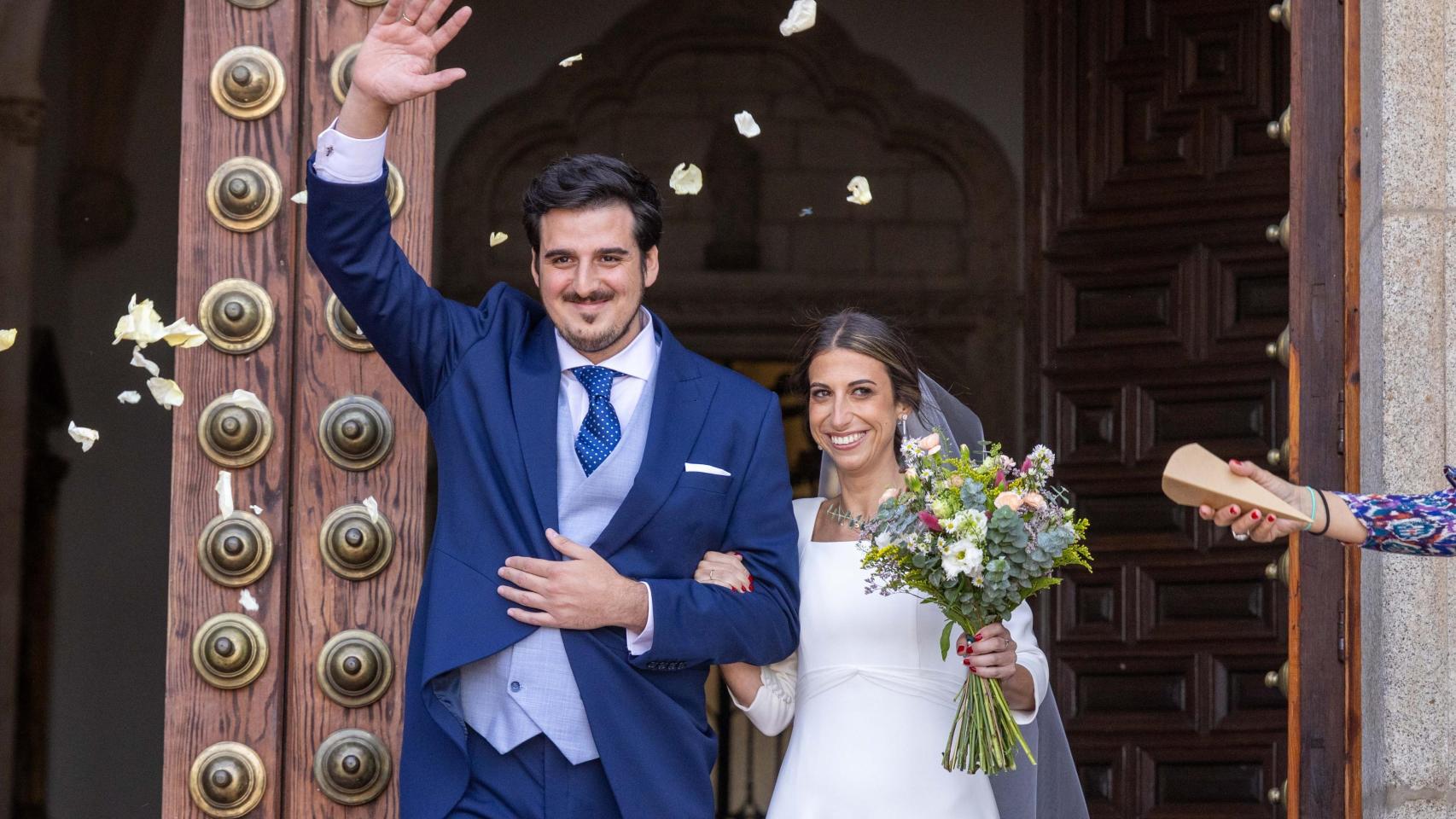 La alta sociedad toledana acude a la boda de Carolina y Jorge, hijo del presidente de CECAM, Ángel Nicolás: todas las fotos