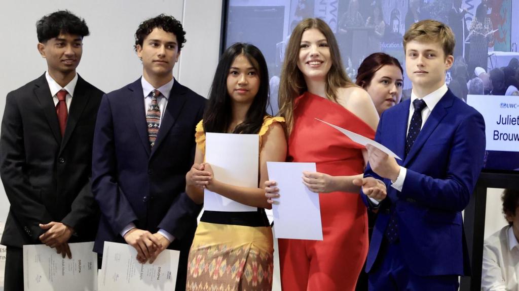Sofía, junto a sus amigos del centro.