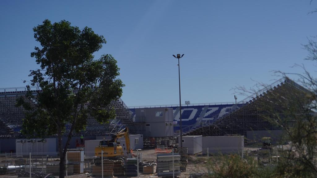 Así avanza el estadio portátil.