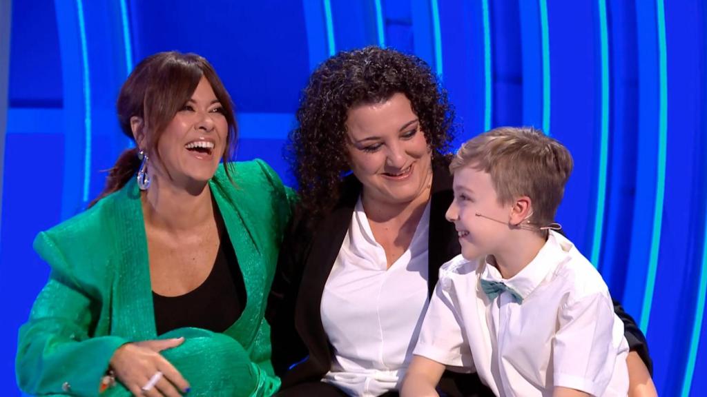 Vanesa Martín, Sabrina y Hugo en 'Hay una cosa que te quiero decir'.