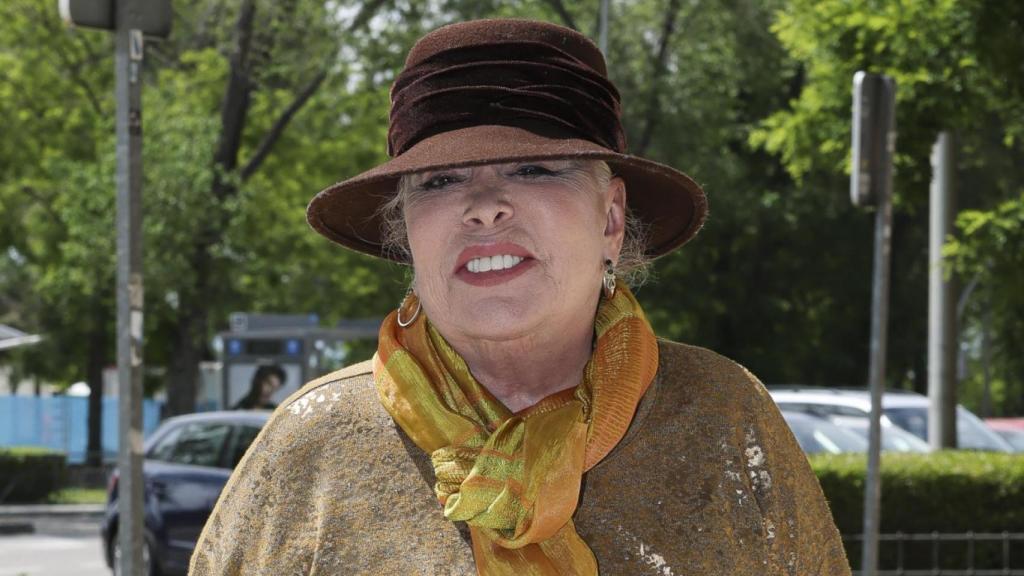 Massiel saliendo del 60 cumpleaños de Antonio Carmona.