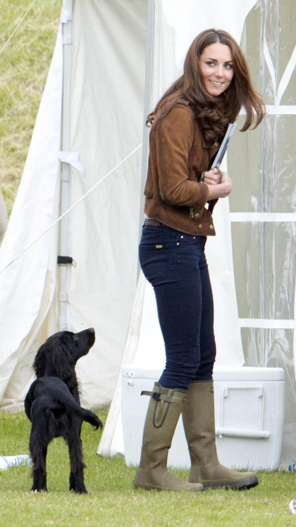 Kate Middleton, con su perro Lupo, en una foto de 2012.