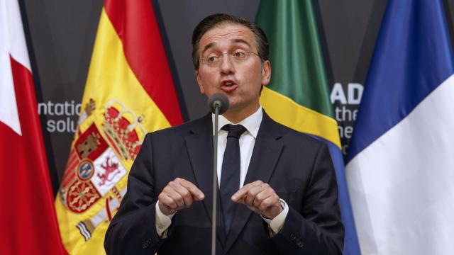 El ministro de Asuntos Exteriores, Unión Europea y Cooperación, José Manuel Albares, durante la reunión del Grupo de Madrid.