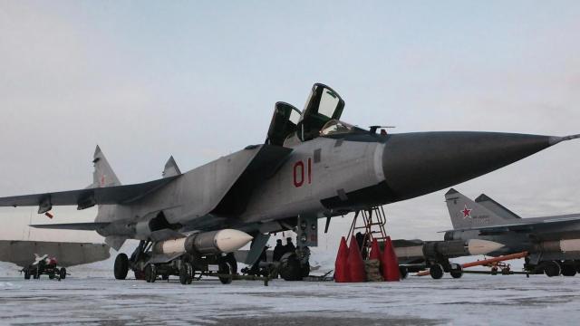 MiG-31 equipando un R-37M