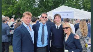 Pablo de Grecia y su mujer, Marie Chantal, durante su visita al internado donde estudia su hijo Arístides.
