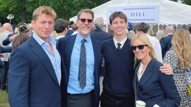Pablo de Grecia y su mujer, Marie Chantal, durante su visita al internado donde estudia su hijo Arístides.